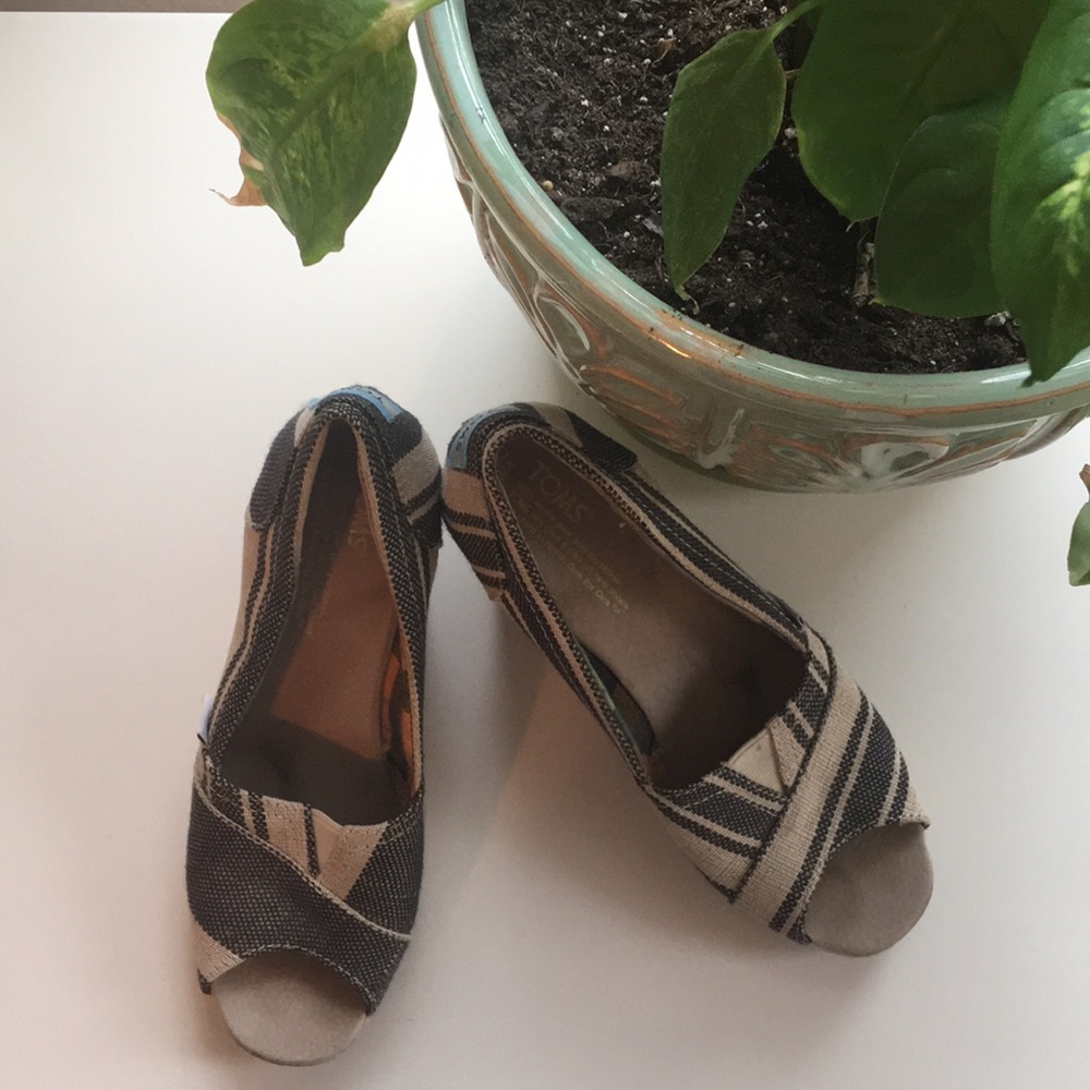 Toms wedges